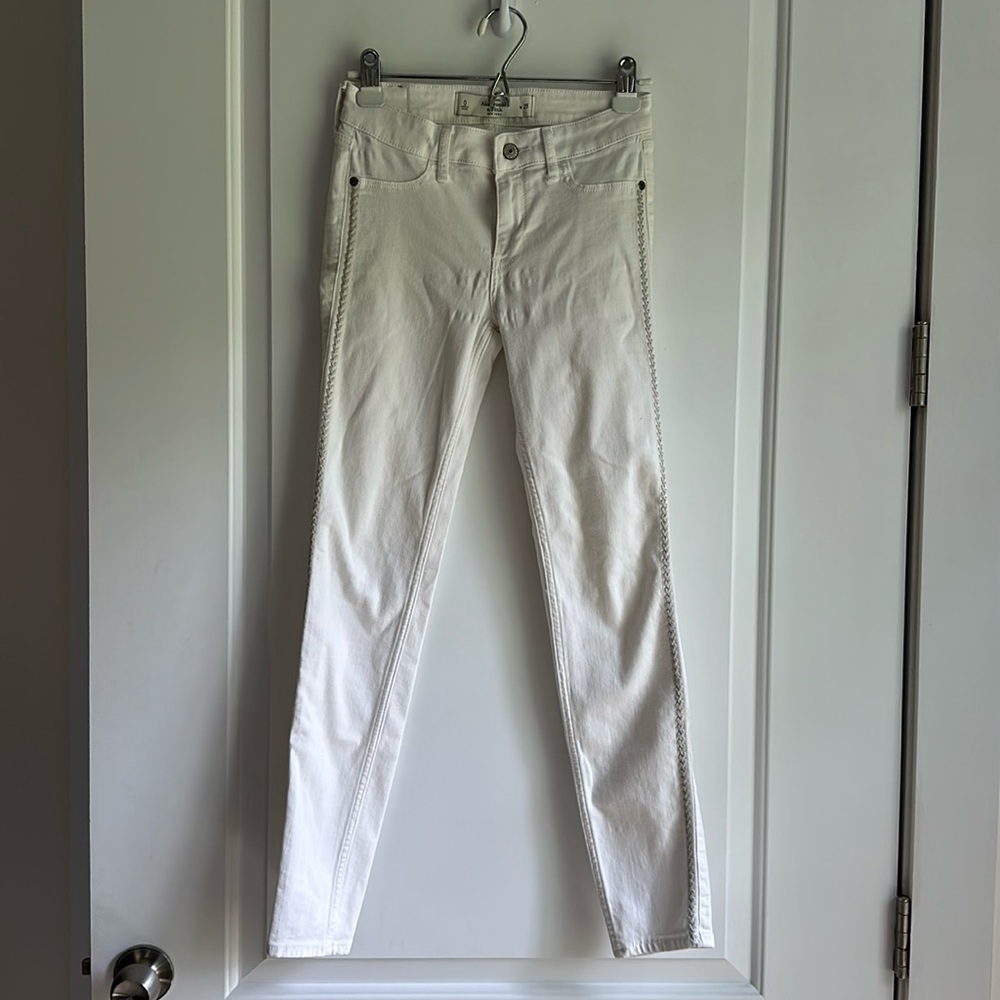 Abercrombie & Fitch White Jean Leggings. Size 0/25.